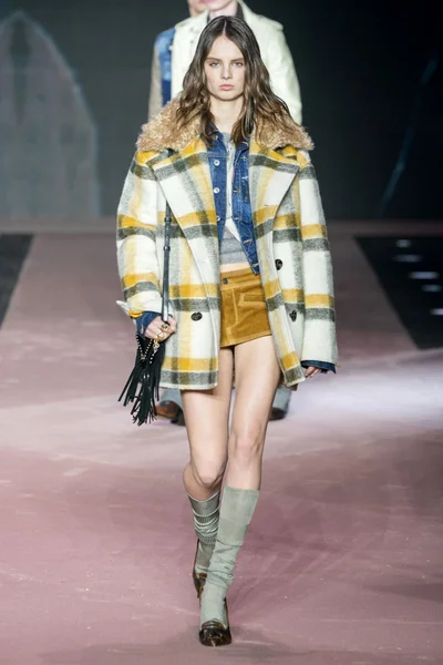 Look 17